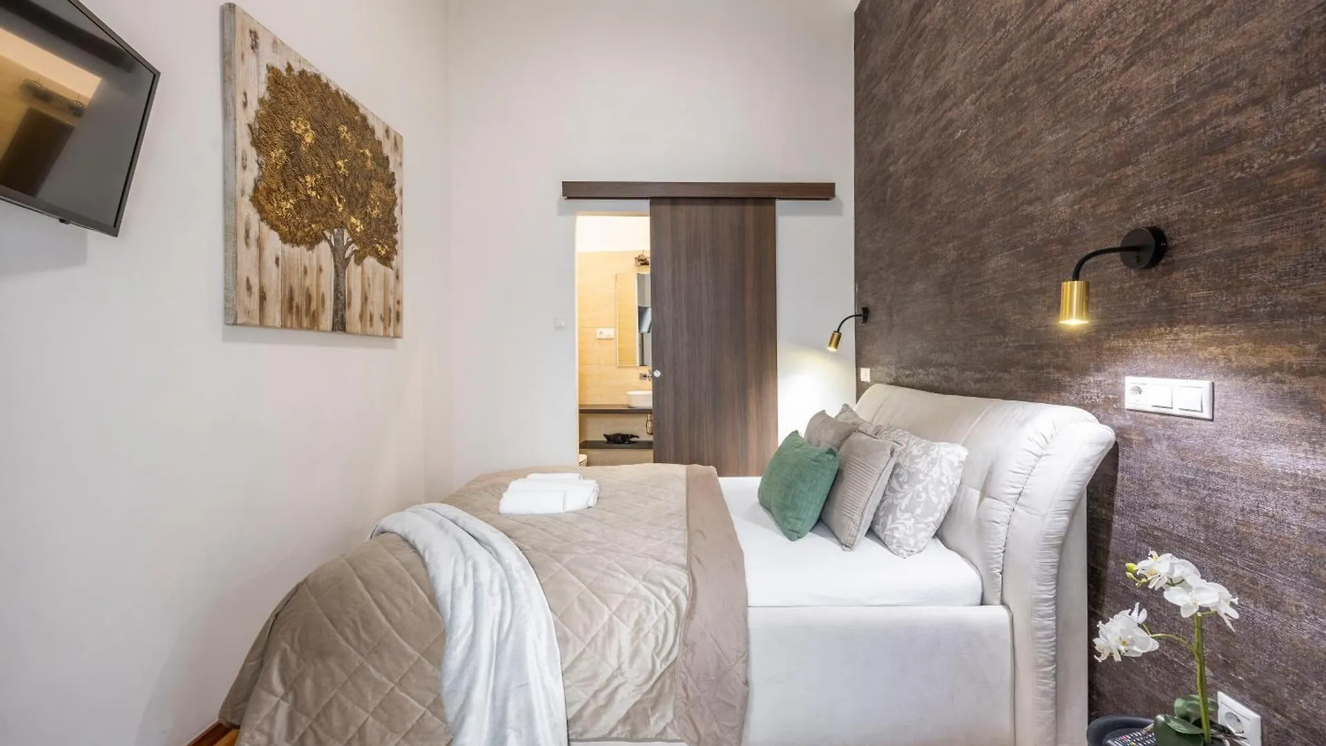 Luxurious Central Elizabeth Grand Suite W' Sauna Budapest Hungary