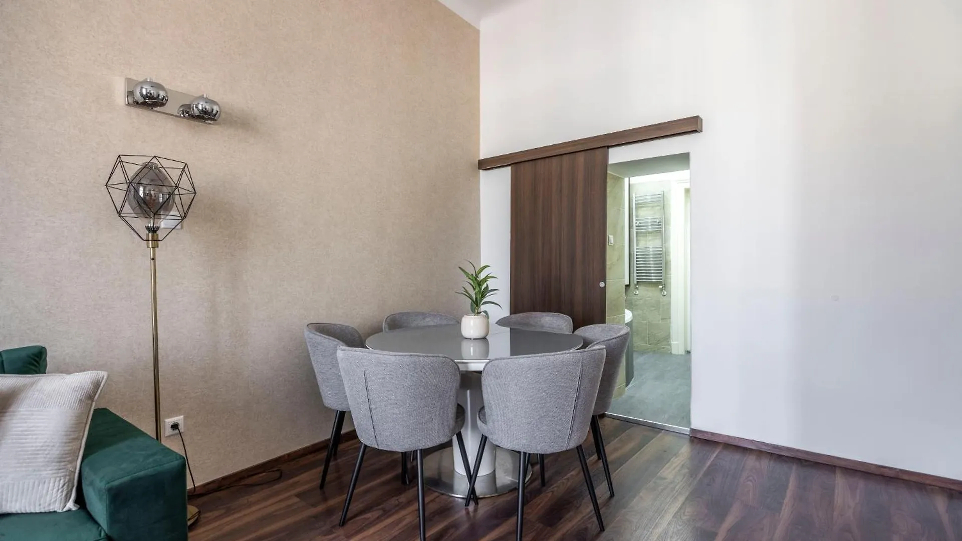 Luxurious Central Elizabeth Grand Suite W' Sauna Budapest Apartment