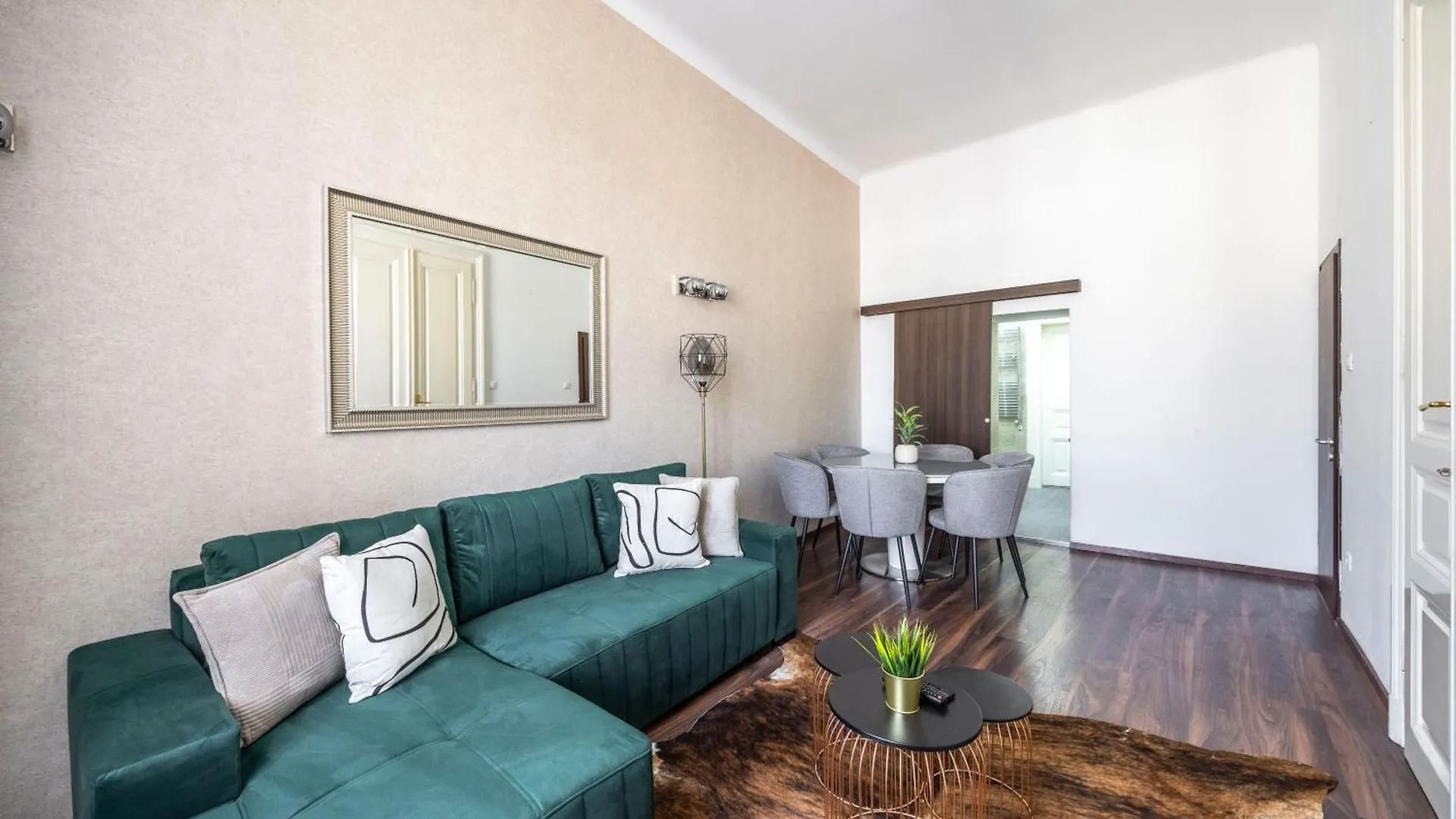 Luxurious Central Elizabeth Grand Suite W' Sauna Budapest Apartment