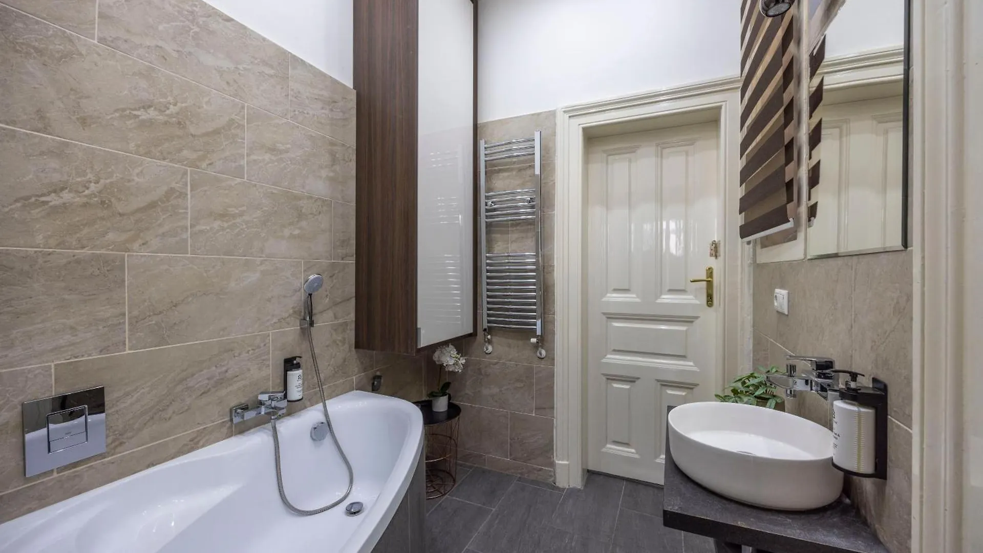 Apartment Luxurious Central Elizabeth Grand Suite W' Sauna Budapest